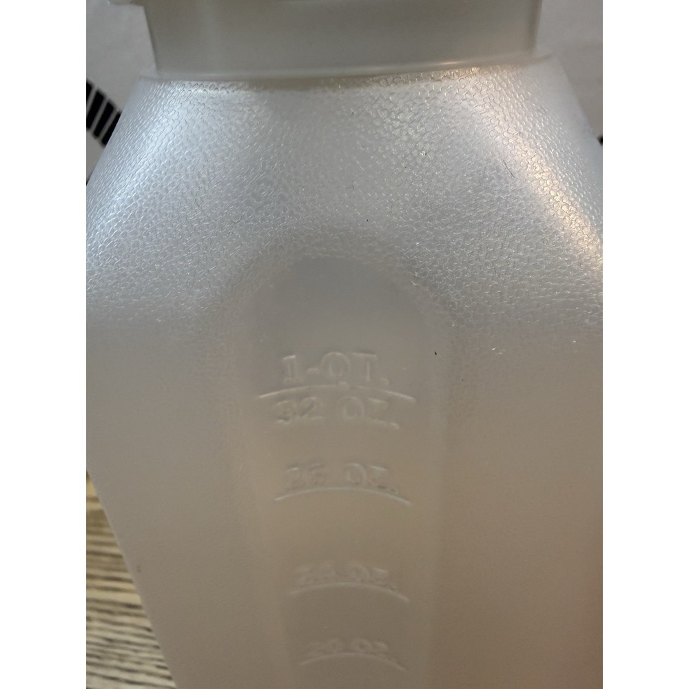 2x Rubbermaid 1 Qt 32 Oz Servin' Saver Mixermate Bottles Containers Flip Top USA - Picture 2 of 6